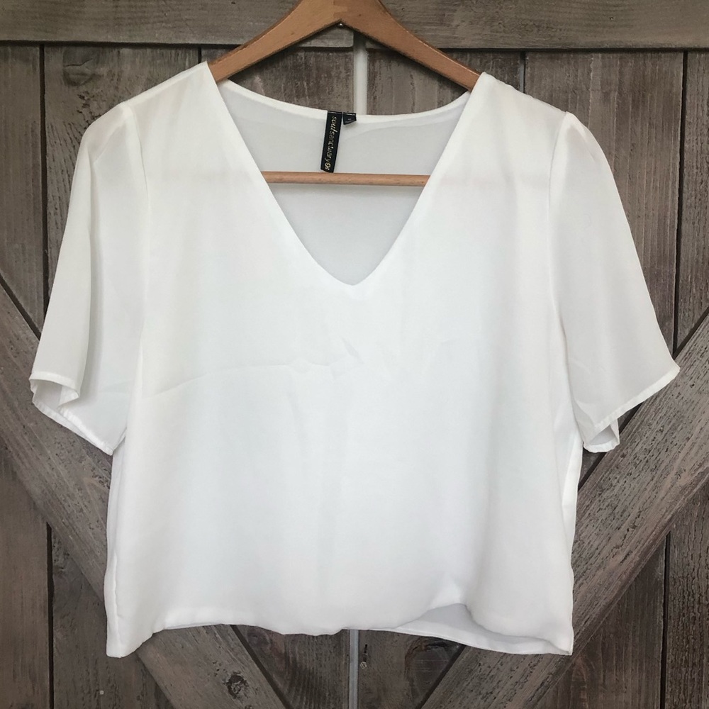 White Crop Short sleeve V neck top Sz M